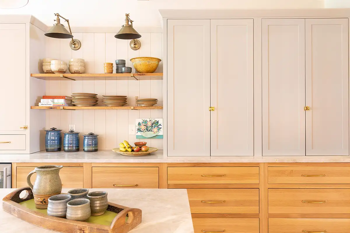 Shiloh Cabinetry - Cabinets: Natural on Rift Cut White Oak, Flush Inset using Hanover Door, Upper Cabinets: Beige on Maple - Springfield, IL